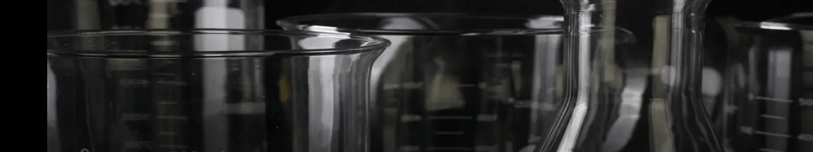Vidraria de laboratório utilizada no desenvolvimento de resinas